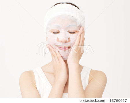 Women who face mask 18760637