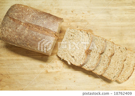 Sliced whole grain bread Sliced whole grain bread 18762409