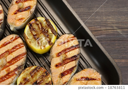 Grilled Salmon Slice On The Cast Iron Pan Grilled Salmon Slice On The Cast Iron Pan 18763811