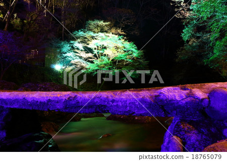 Red-Eyes Advance Falls 18765079