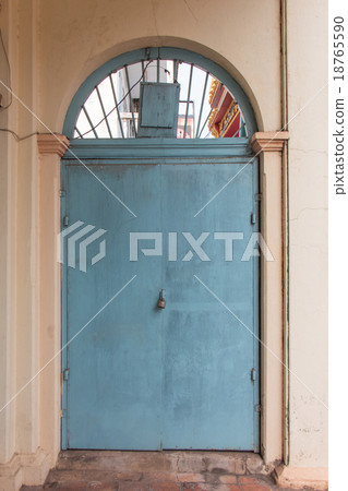 Blue vintage door 18765590