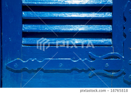 in the old wall  metal 18765818