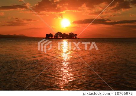 Sunset of Lake Shinji 201511227 18766972