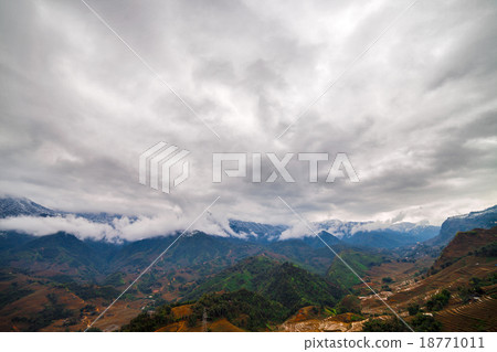 Rice field terraces. Sapa Vietnam 18771011