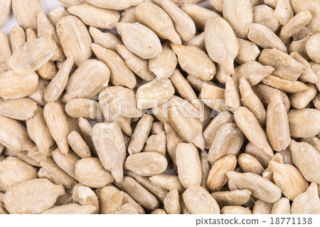 Peeled sunflower seeds. 18771138