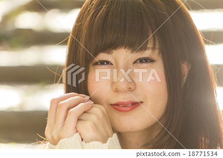 Female portrait 18771534