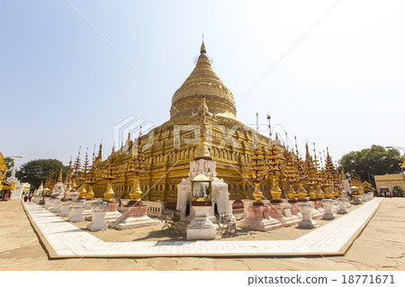 Shwezigon Pagoda in Bagan, Myanmar. Shwezigon Pagoda in Bagan, Myanmar. 18771671