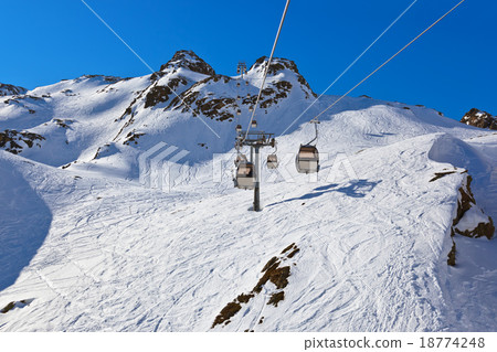 Mountains ski resort - Innsbruck Austria Mountains ski resort - Innsbruck Austria 18774248