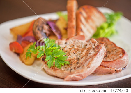 Pork chop with vegetable  18774850