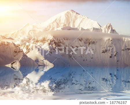 Beautiful snow-capped mountains 18776287