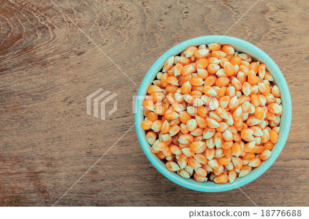 Grains of ripe corn in the bowl  18776688