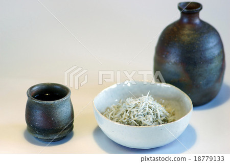 清酒和餐具 清酒和餐具 18779133