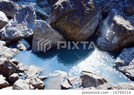 Autumnal leaves of the Keiko River and Mt. Okurayama 18780518