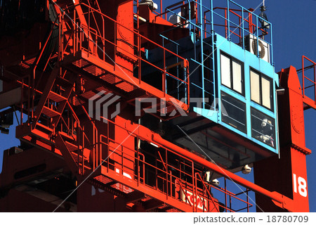 Oi的碼頭門式起重機 18780709