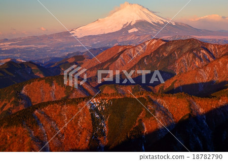 從Tanzawa·Sanno Tower看到的早晨富士山 從Tanzawa·Sanno Tower看到的早晨富士山 18782790