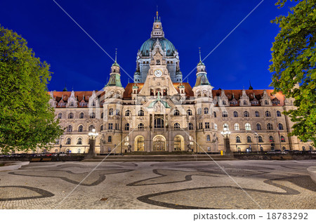Facade of Town Hall in Hanover 18783292