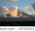 富士山與雲 18789101