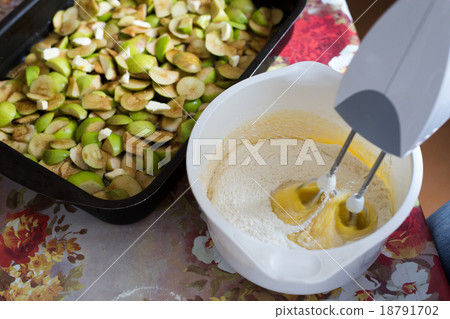 Getting apple pie ready for the oven Getting apple pie ready for the oven 18791702