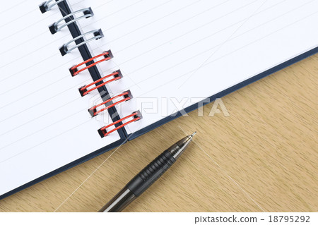 pen and blank opened notebook 18795292