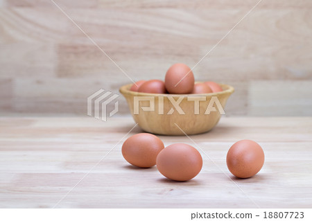 hen's eggs on wooden board hen's eggs on wooden board 18807723