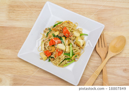 Stir-fried noodles, Chinese style Stir-fried noodles, Chinese style 18807849