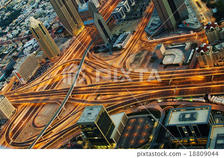 Downtown of Dubai (United Arab Emirates) at night 18809044