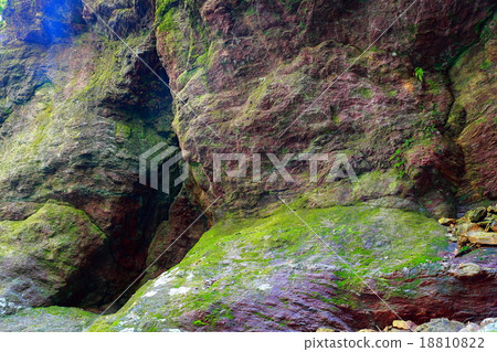 Nakatsu Valley 18810822