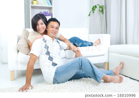 asian couple 18810996
