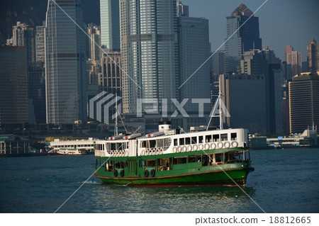 香港的高層建築和天星小輪 香港的高層建築和天星小輪 18812665