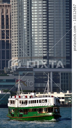 香港的高層建築和天星小輪 18812667