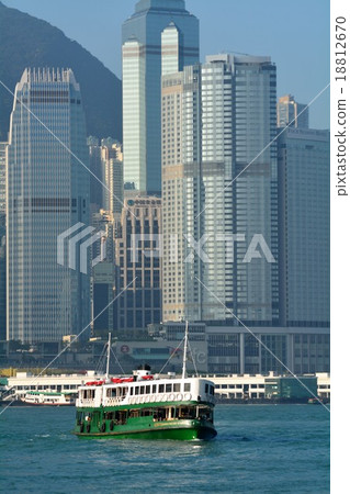 香港的高層建築和天星小輪 香港的高層建築和天星小輪 18812670