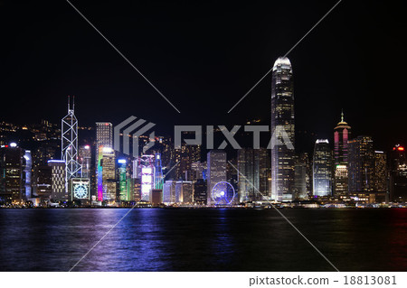 Night view of Hong Kong from the Kowloon Peninsula 18813081