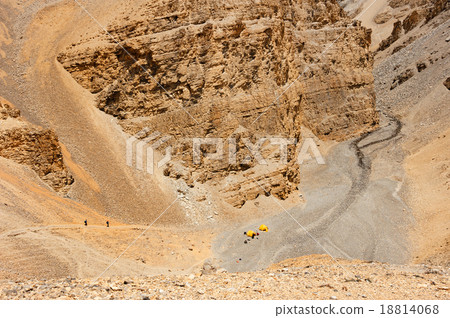 Trekking in upper Mustang, Nepal 18814068