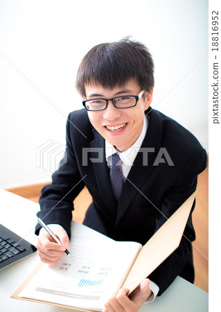 Businessman analyzing investment charts. Accounting 18816952