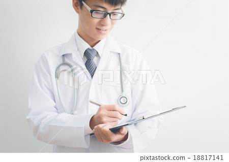 Close-up Of Male Doctor Filling The Medical Form 18817141