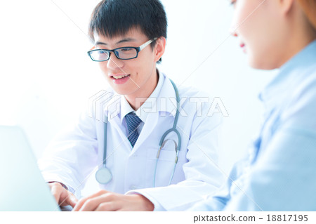 bright picture of male doctor with patient bright picture of male doctor with patient 18817195