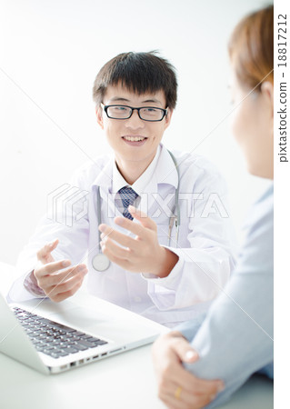 bright picture of male doctor with patient bright picture of male doctor with patient 18817212
