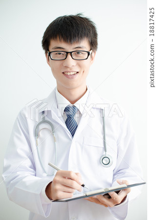 Close-up Of Male Doctor Filling The Medical Form 18817425