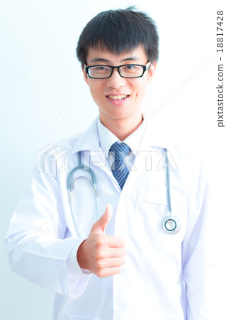 close up of male doctor hand showing thumbs up 18817428