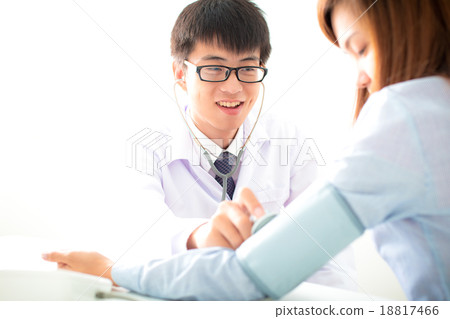 bright picture of male doctor with patient 18817466