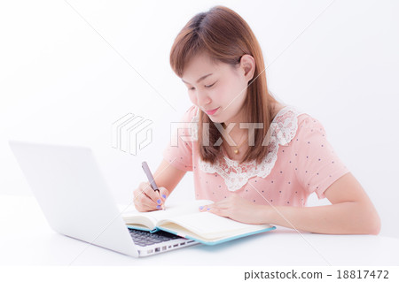 beautiful young woman using laptop computer 18817472