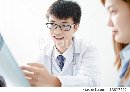 bright picture of male doctor with patient bright picture of male doctor with patient 18817512