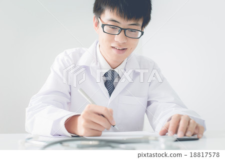 Close-up Of Male Doctor Filling The Medical Form 18817578