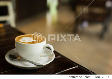 Hot art Latte Coffee in a cup on wooden table and Coffee shop bl 18817993
