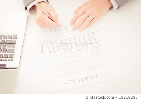 Business man signing a contract 18819253