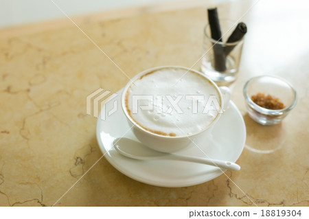 Hot art Latte Coffee in a cup on wooden table and Coffee shop bl Hot art Latte Coffee in a cup on wooden table and Coffee shop bl 18819304
