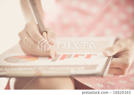 woman hand with pen and business report 18820163