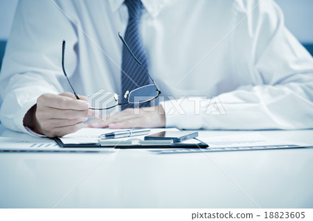Businessman analyzing data in office 18823605