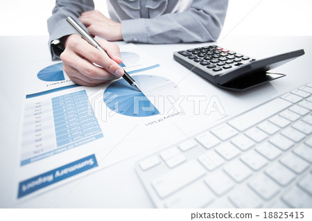 woman hand with pen and business report 18825415