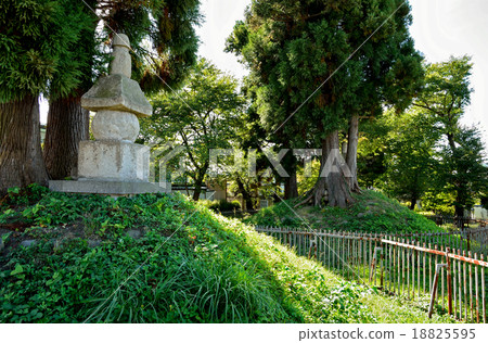Aizuwakamatsu walk: the former Aizu lord reed famous mausoleum 18th reed Namori Ryuko's tomb 18825595